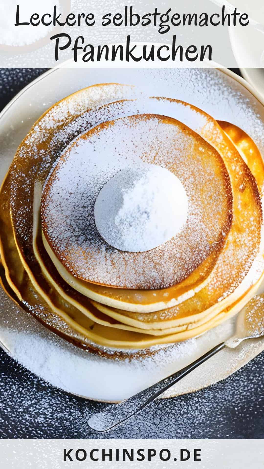 Ein Stapel Pfannkuchen mit Puderzucker.